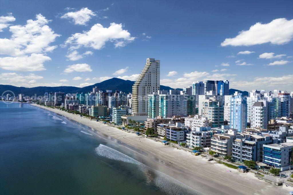 Foto do imóvel Apartamendo à venda na planta na Meia Praia de Itapema, com 4 suítes e 3 vagas de garagem