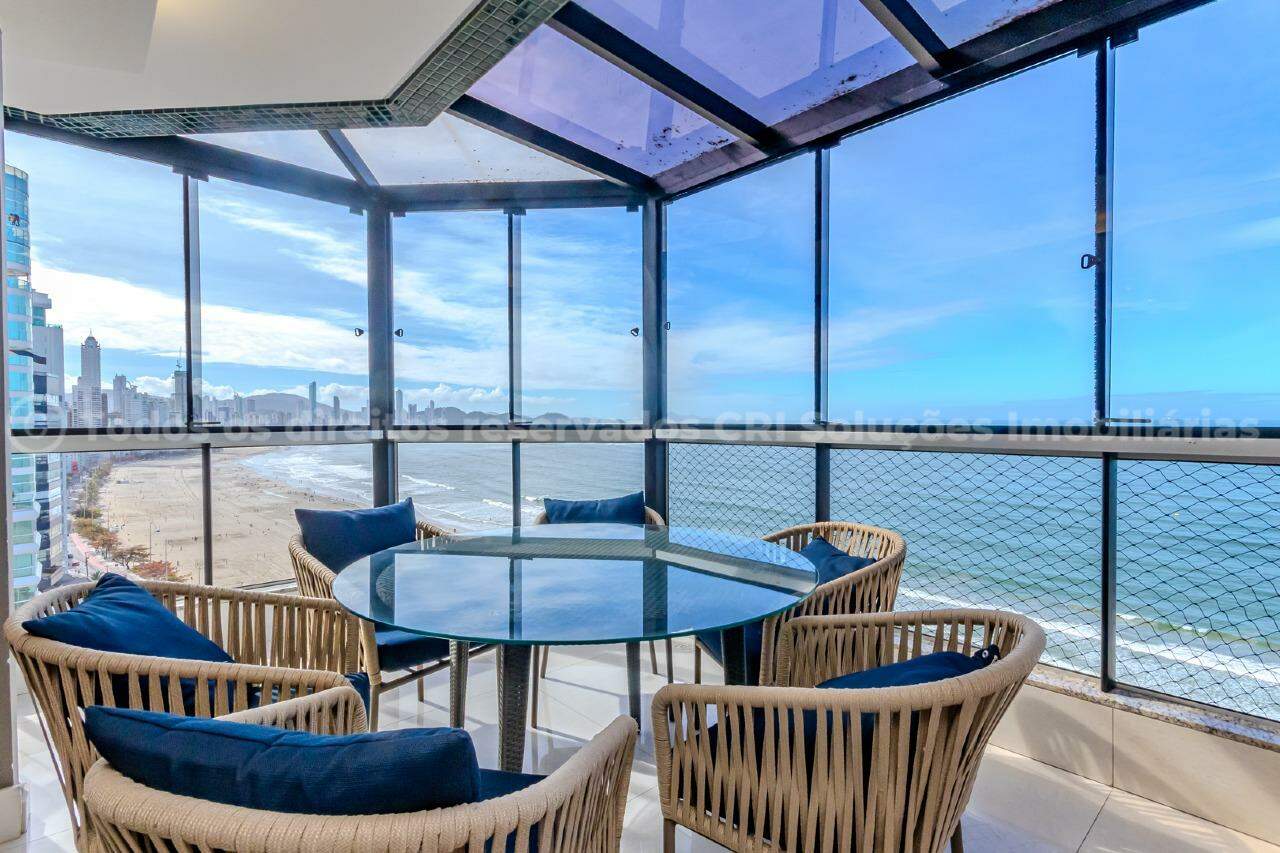 Apartamento de 3 suítes no Lago Maggiore no Centro de Balneário Camboriú