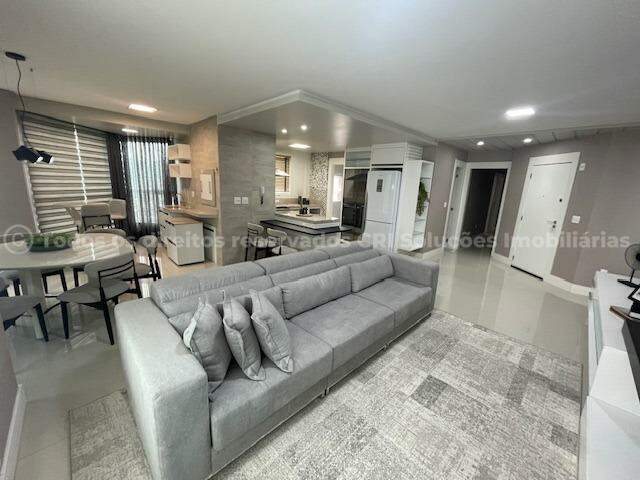 Apartamento com 3 suítes no Opera Plaza no Centro de Balneário Camboriú
