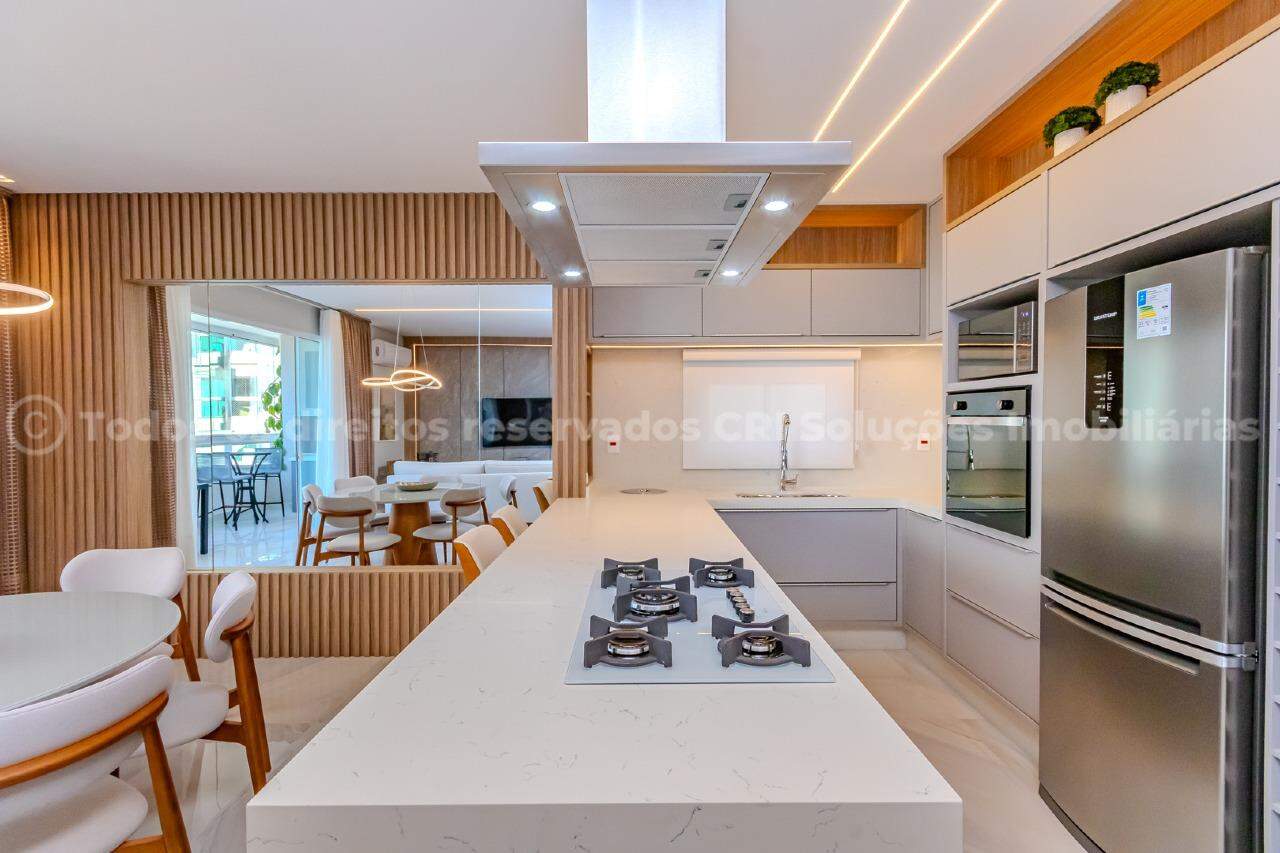 Apartamento mobiliado com 4 suítes no Zaha Building na Meia Praia, Itapema