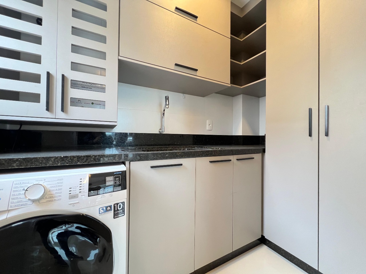 Foto do imóvel Apartamento mobiliado de 3 suítes no Residencial Arcos da Lapa em Itapema na Meia Praia