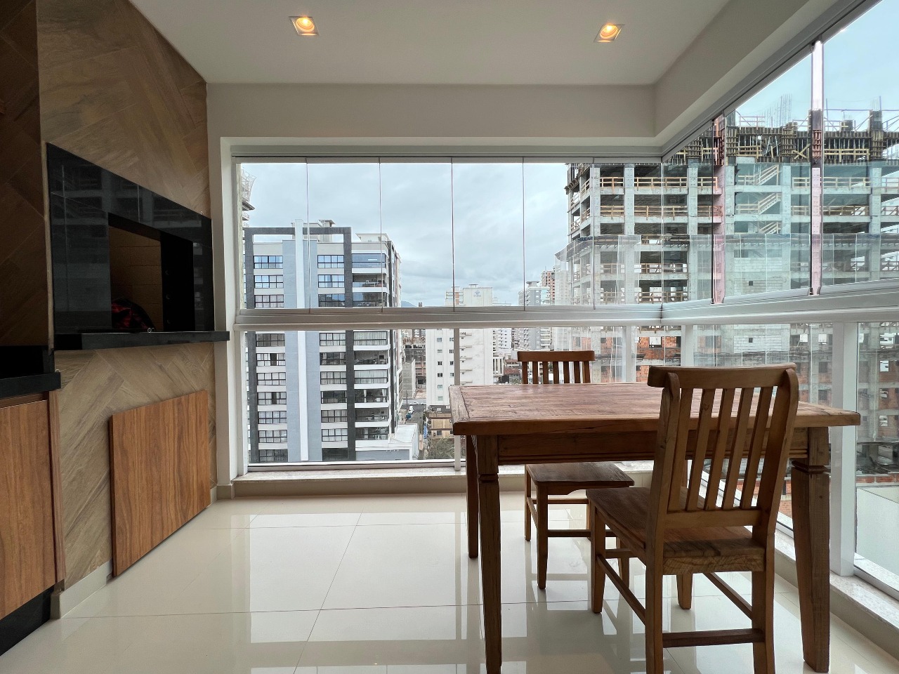 Foto do imóvel Apartamento mobiliado de 3 suítes no Residencial Arcos da Lapa em Itapema na Meia Praia