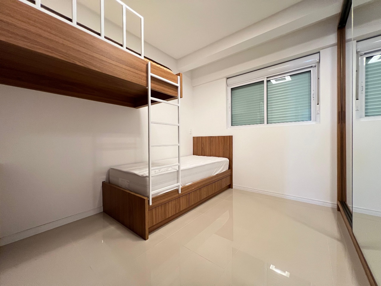 Foto do imóvel Apartamento mobiliado de 3 suítes no Residencial Arcos da Lapa em Itapema na Meia Praia