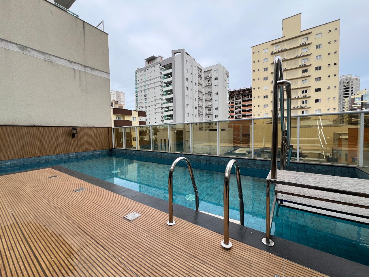 Foto do imóvel Apartamento mobiliado de 3 suítes no Residencial Arcos da Lapa em Itapema na Meia Praia