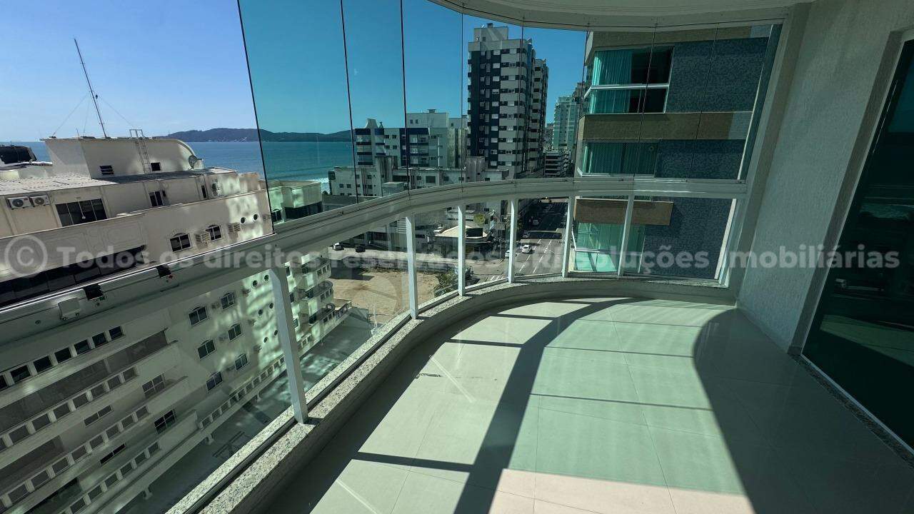 Apartamento com 3 suítes no Lago Maggiore na Meia Praia em Itapema