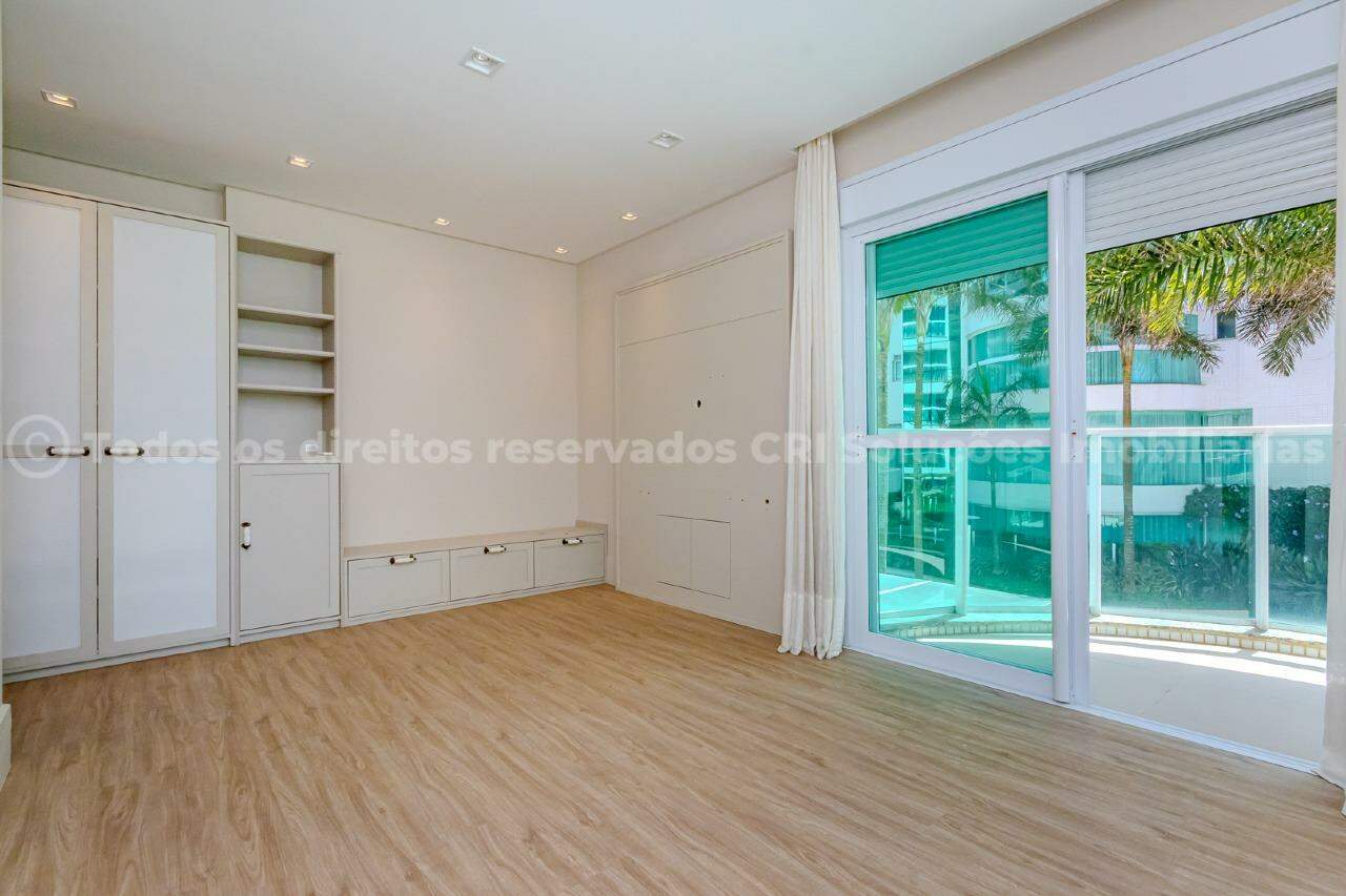 Foto do imóvel Apartamento com 4 dormitórios no Brava Beach na Praia Brava de Itajaí | Vida na praia