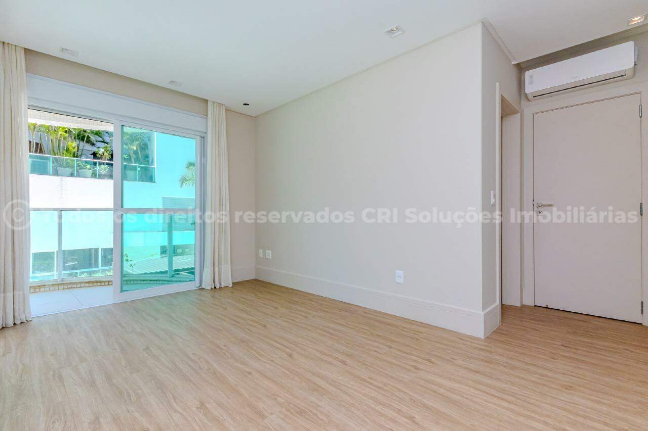 Foto do imóvel Apartamento com 4 dormitórios no Brava Beach na Praia Brava de Itajaí | Vida na praia