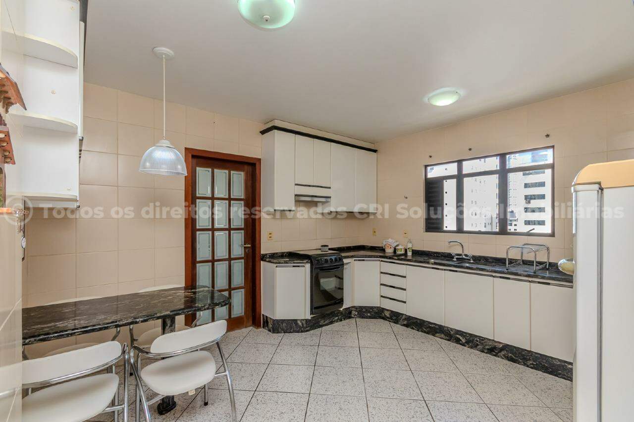 Foto do imóvel Apartamento à venda com 4 dormitórios sendo 1 suíte e 1 vaga de garagem no Edifício Sunshine no centro de Balneário Camboriú