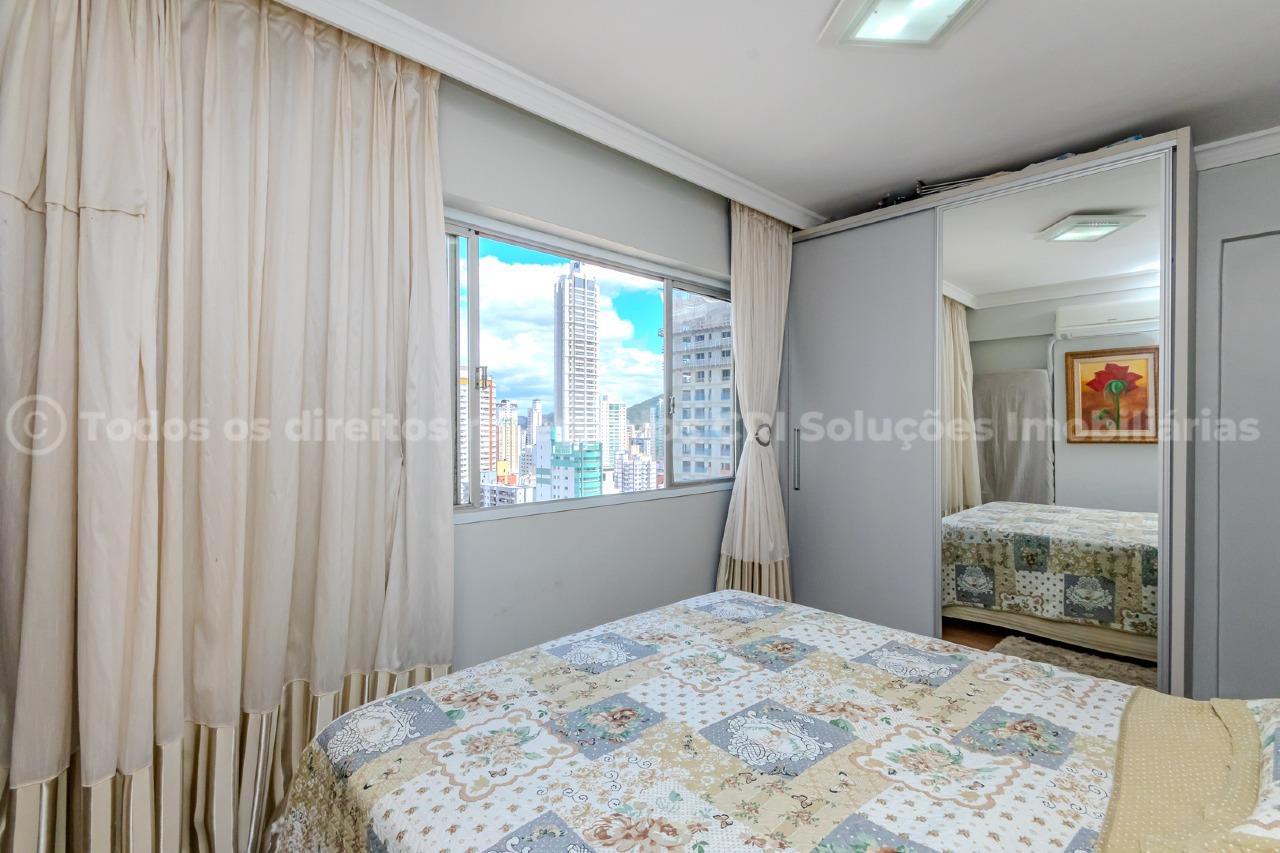 Foto do imóvel Apartamento à venda com 2 suítes e 1 vaga de garagem na famosa Avenida Atlântica, no centro de Balneário Camboriú.