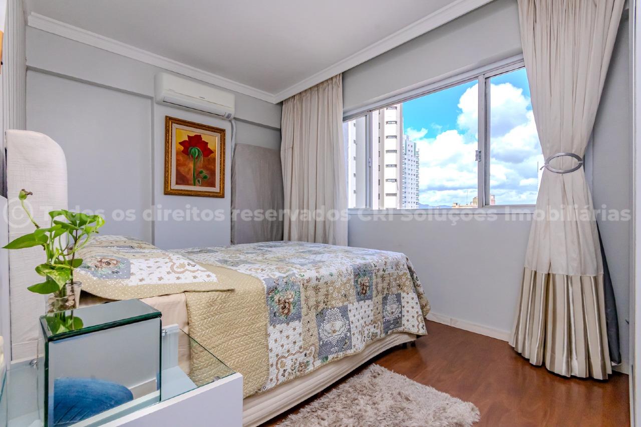 Foto do imóvel Apartamento à venda com 2 suítes e 1 vaga de garagem na famosa Avenida Atlântica, no centro de Balneário Camboriú.