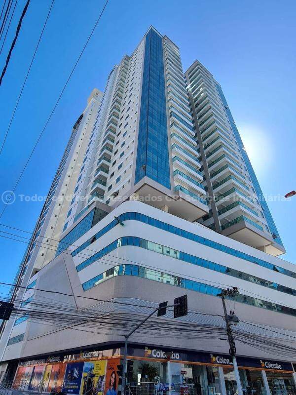 Apartamento com 4 suítes e varanda gourmet Garden Square Meia Praia Itapema