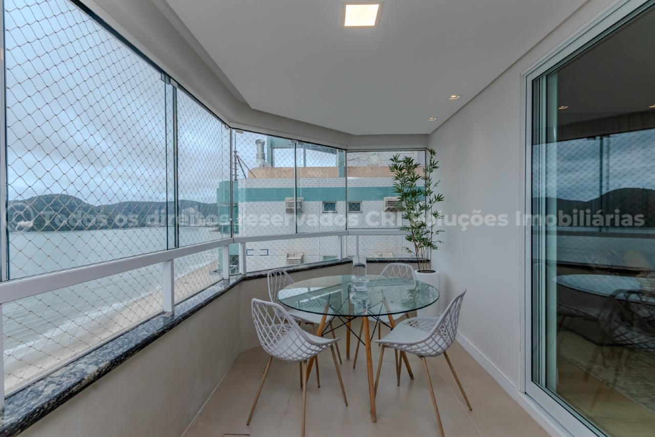 Foto do imóvel Apartamento à venda com 3 suítes amplas e 3 vagas de garagem no Edifício Arthur Fischer no centro de Balneário Camboriú