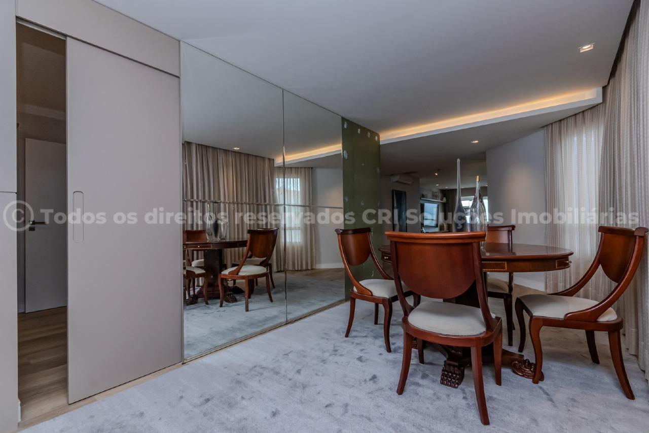 Foto do imóvel Apartamento à venda com 3 suítes amplas e 3 vagas de garagem no Edifício Arthur Fischer no centro de Balneário Camboriú