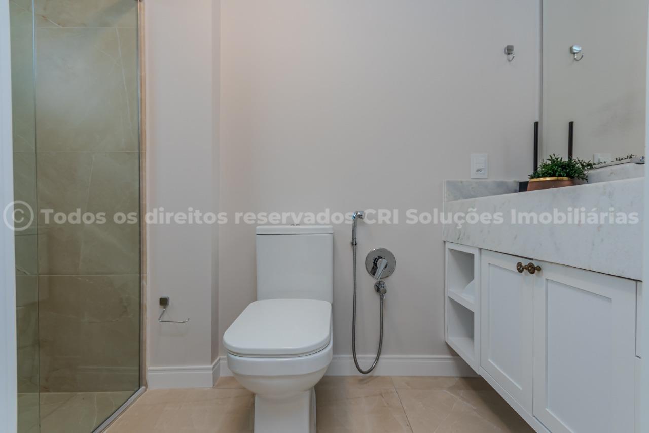 Foto do imóvel Apartamento à venda com 3 suítes amplas e 3 vagas de garagem no Edifício Arthur Fischer no centro de Balneário Camboriú