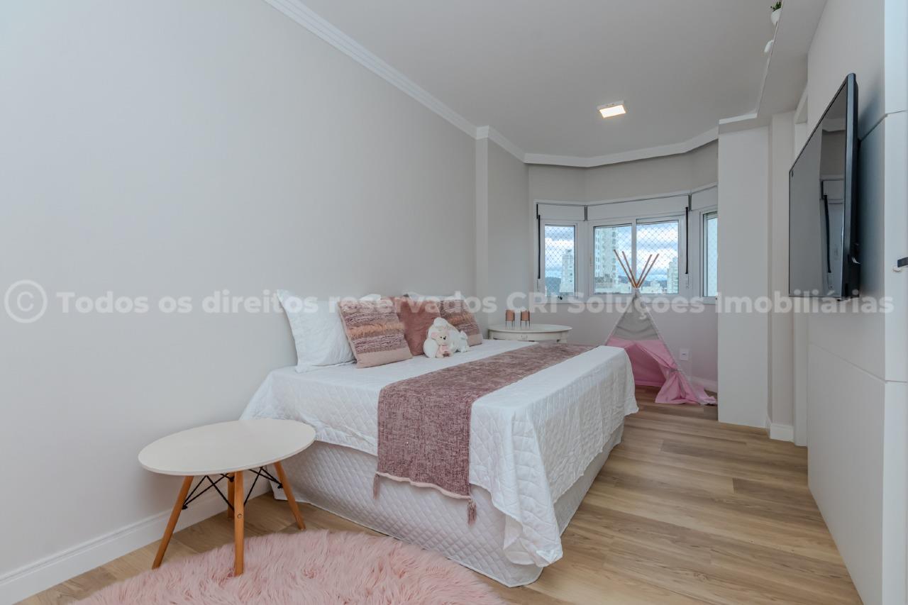 Foto do imóvel Apartamento à venda com 3 suítes amplas e 3 vagas de garagem no Edifício Arthur Fischer no centro de Balneário Camboriú