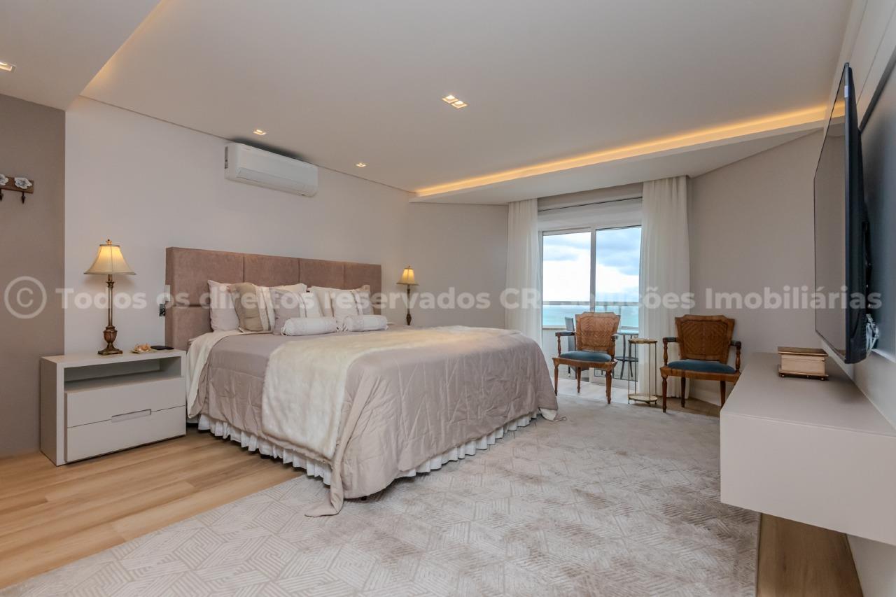 Foto do imóvel Apartamento à venda com 3 suítes amplas e 3 vagas de garagem no Edifício Arthur Fischer no centro de Balneário Camboriú