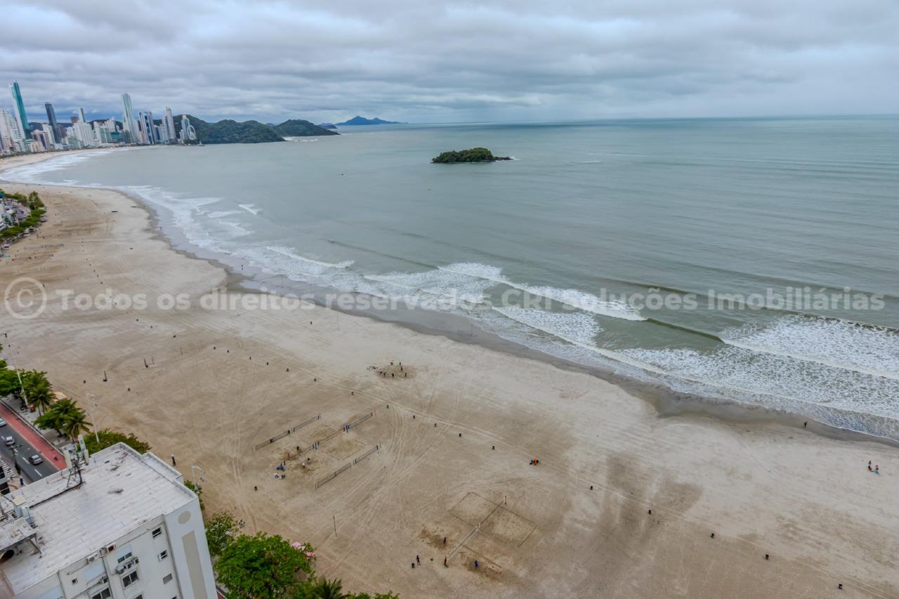 Foto do imóvel Apartamento à venda com 3 suítes amplas e 3 vagas de garagem no Edifício Arthur Fischer no centro de Balneário Camboriú
