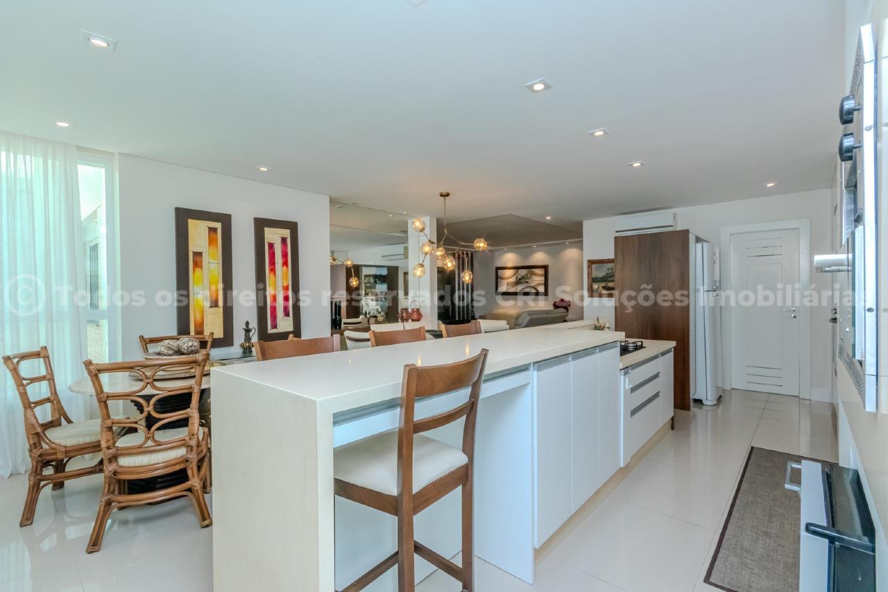 Foto do imóvel Amplo apartamento à venda com 4 suítes e 2 vagas de garagem no Edifício Lumiere no centro de Balneário Camboriú