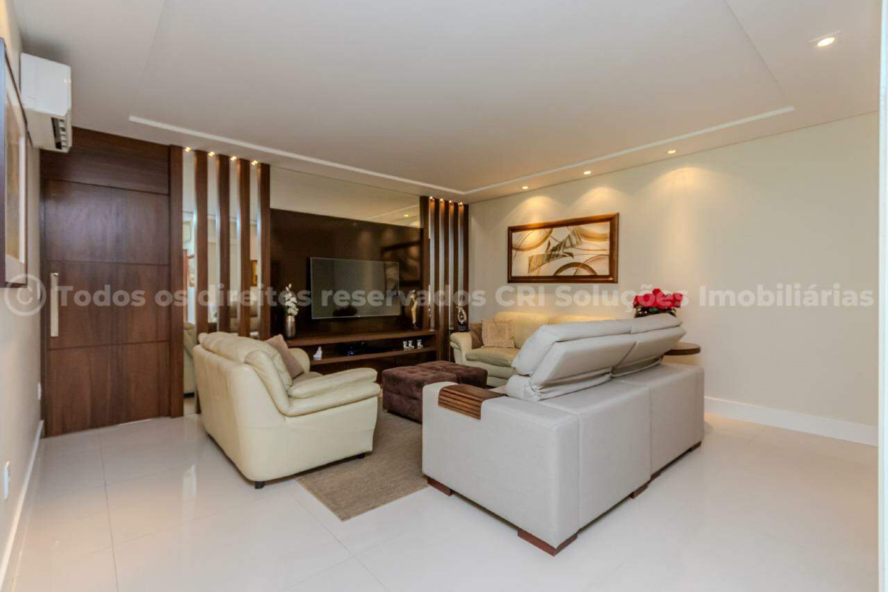 Foto do imóvel Amplo apartamento à venda com 4 suítes e 2 vagas de garagem no Edifício Lumiere no centro de Balneário Camboriú