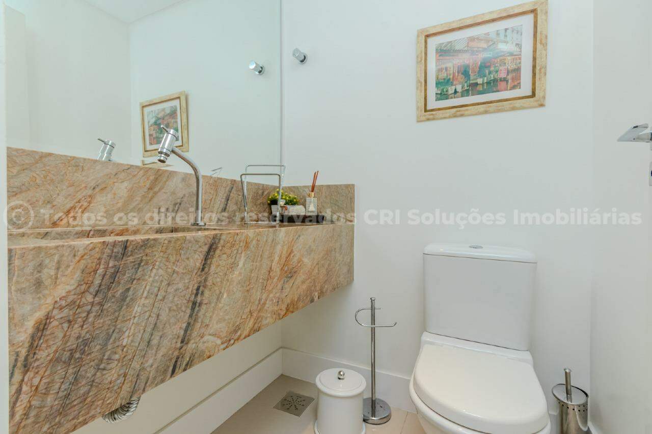 Foto do imóvel Amplo apartamento à venda com 4 suítes e 2 vagas de garagem no Edifício Lumiere no centro de Balneário Camboriú