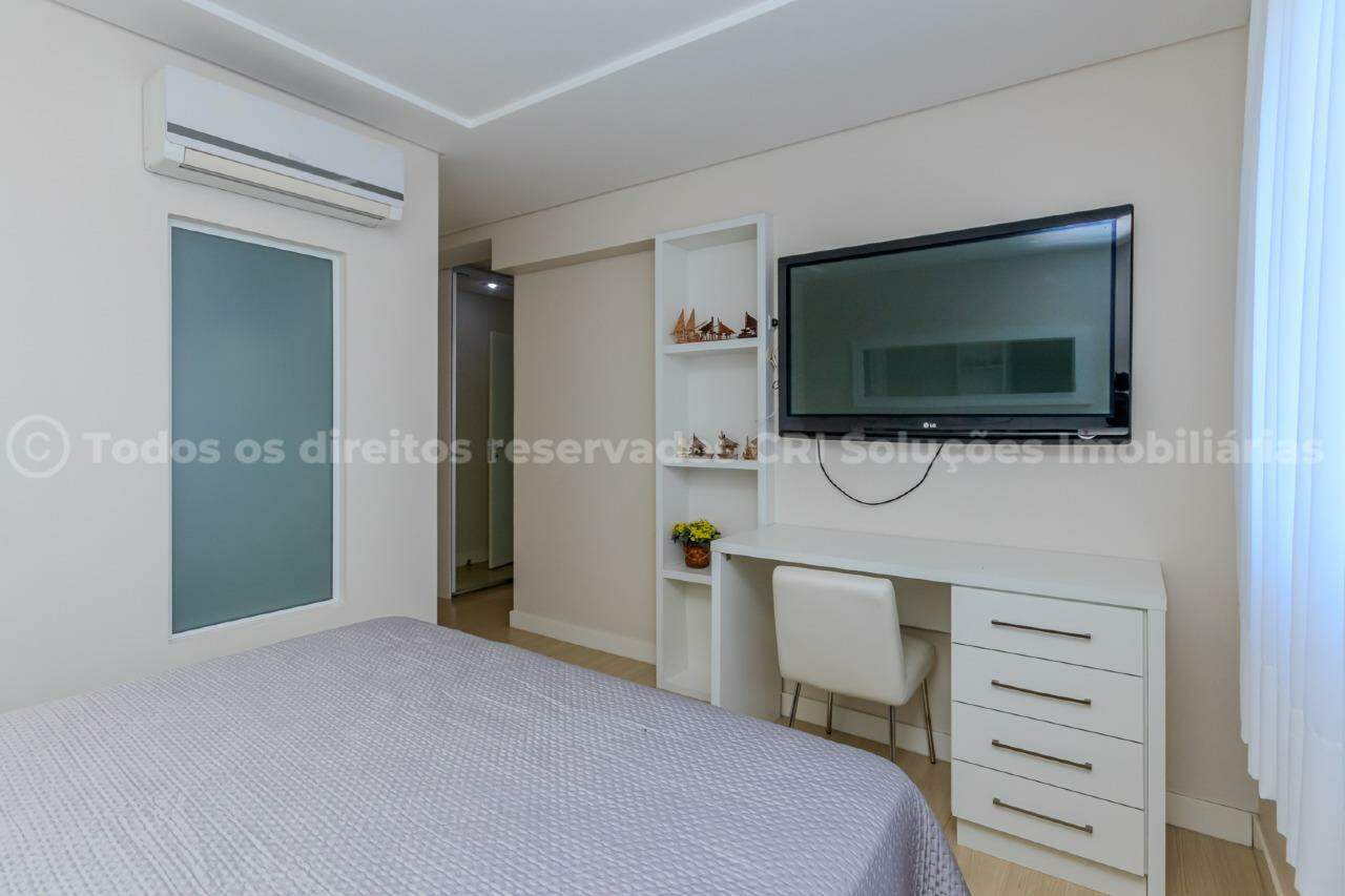 Foto do imóvel Amplo apartamento à venda com 4 suítes e 2 vagas de garagem no Edifício Lumiere no centro de Balneário Camboriú