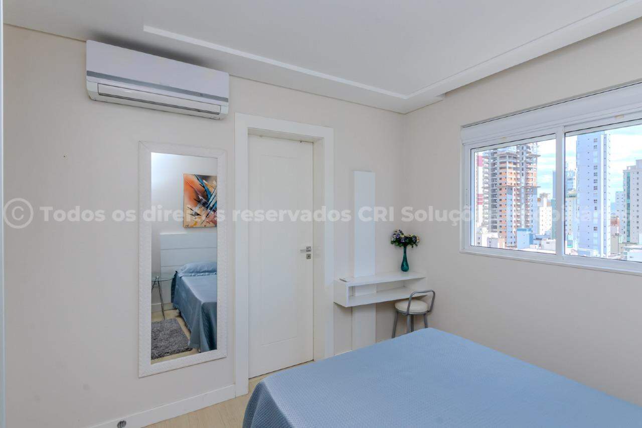 Foto do imóvel Amplo apartamento à venda com 4 suítes e 2 vagas de garagem no Edifício Lumiere no centro de Balneário Camboriú