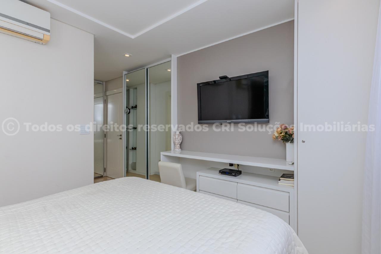 Foto do imóvel Amplo apartamento à venda com 4 suítes e 2 vagas de garagem no Edifício Lumiere no centro de Balneário Camboriú