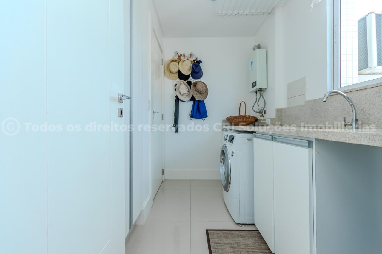 Foto do imóvel Amplo apartamento à venda com 4 suítes e 2 vagas de garagem no Edifício Lumiere no centro de Balneário Camboriú
