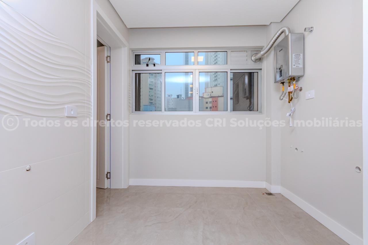 Foto do imóvel Apartamento frente mar à venda com 4 dormitórios no Edifício Saint Tropez em Balneário Camboriú