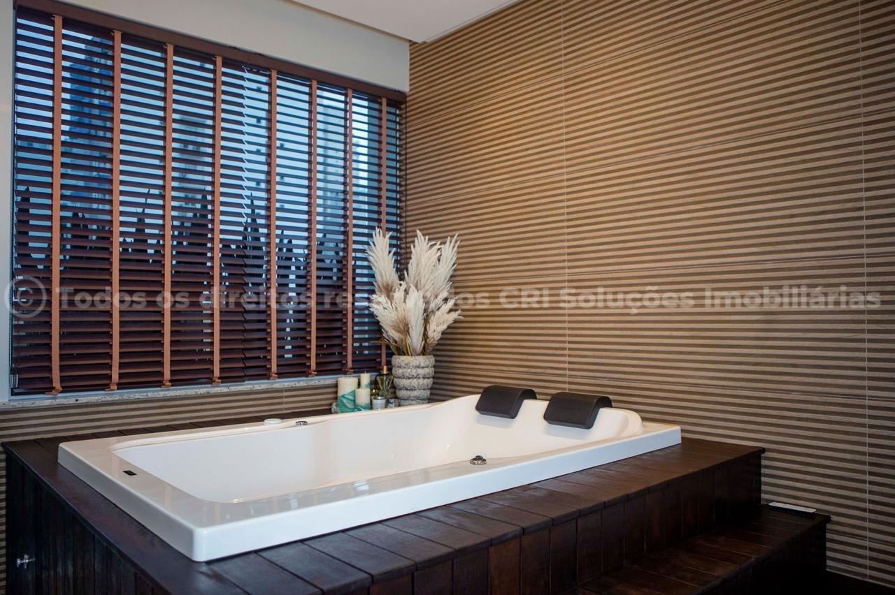 Foto do imóvel Apartamento à venda com 3 suítes amplas e 3 vagas de garagem no Exuberance Residence no centro de Balneário Camboriú