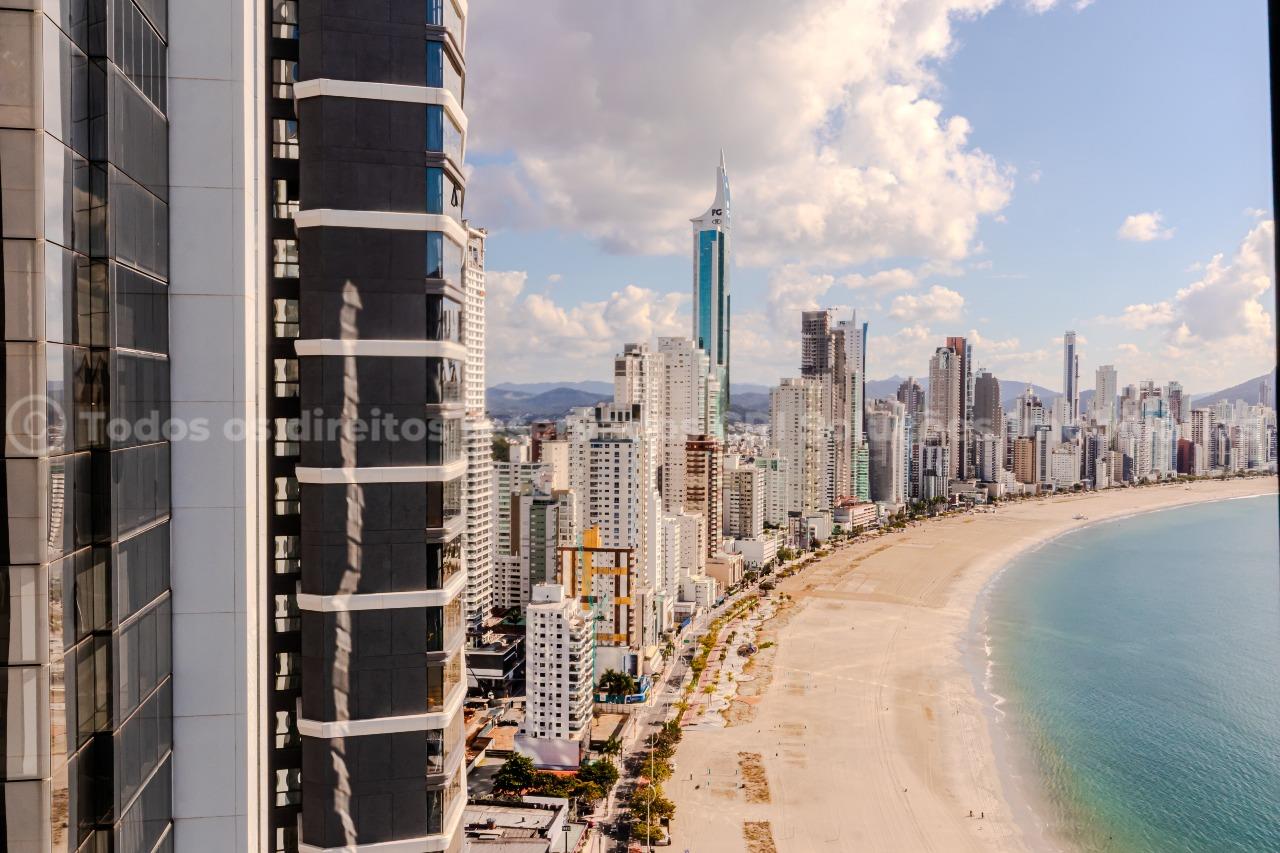 Foto do imóvel Apartamento alto-padrão à venda com 4 suítes e 4 vagas de garagem no Ibiza Towers na Barra Sul de Balneário Camboriú.
