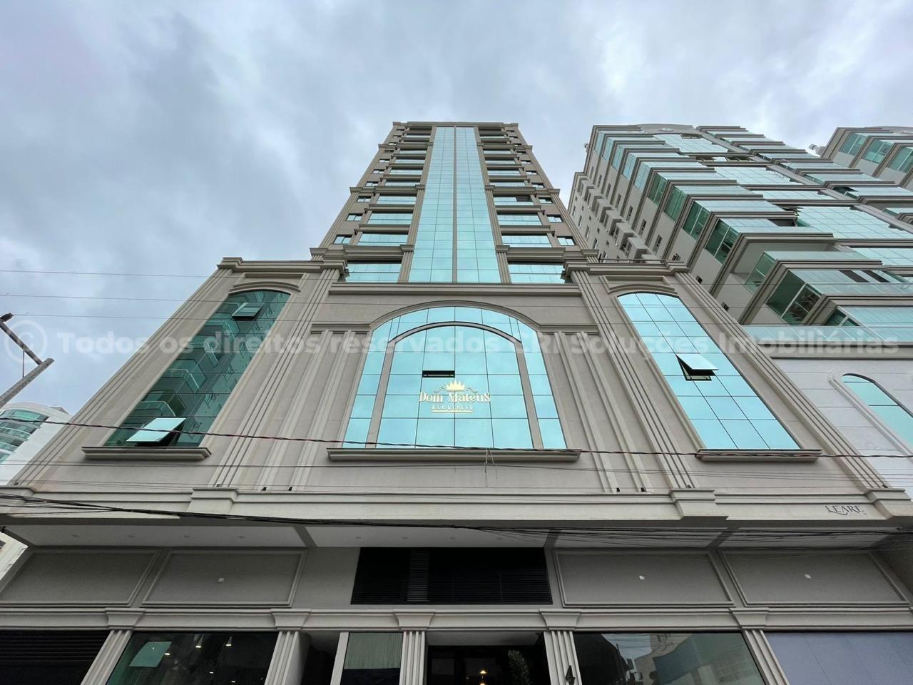 Apartamento 3 suítes no Dom Matheus Exclusive em Meia Praia Itapema