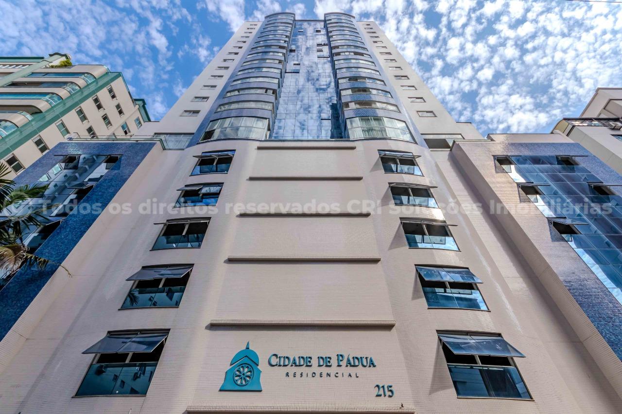 Foto do imóvel Amplo apartamento à venda no centro de Balneário Camboriú com 3 suítes e 3 vagas de garagem no Edifício Cidade de Padua