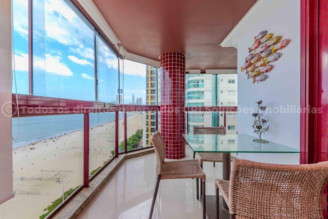 Foto do imóvel Apartamento frente-mar à venda com 3 suítes e 2 vagas de garagem no Edifício Porta do Sol , na Avenida Atlântica, no Centro de Balneário Camboriú