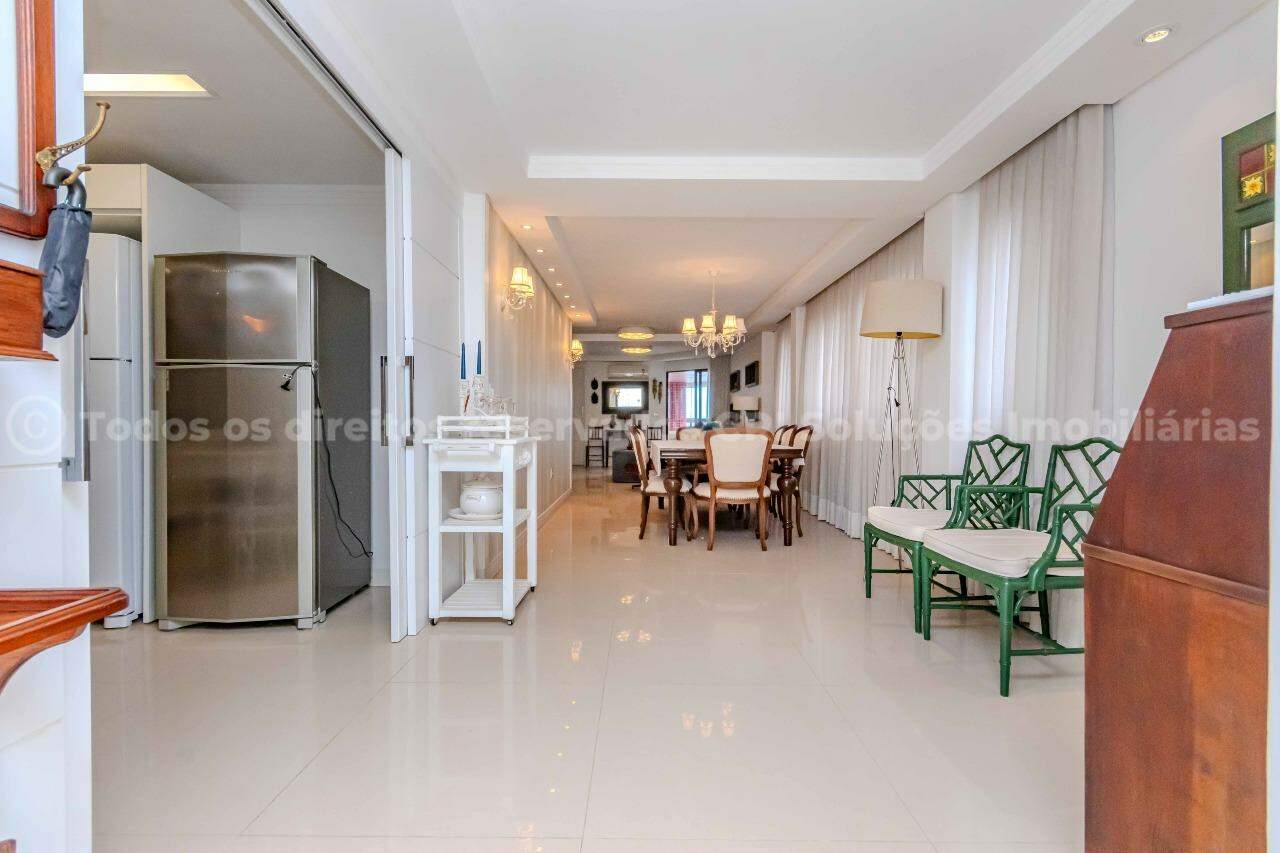 Foto do imóvel Apartamento frente-mar à venda com 3 suítes e 2 vagas de garagem no Edifício Porta do Sol , na Avenida Atlântica, no Centro de Balneário Camboriú