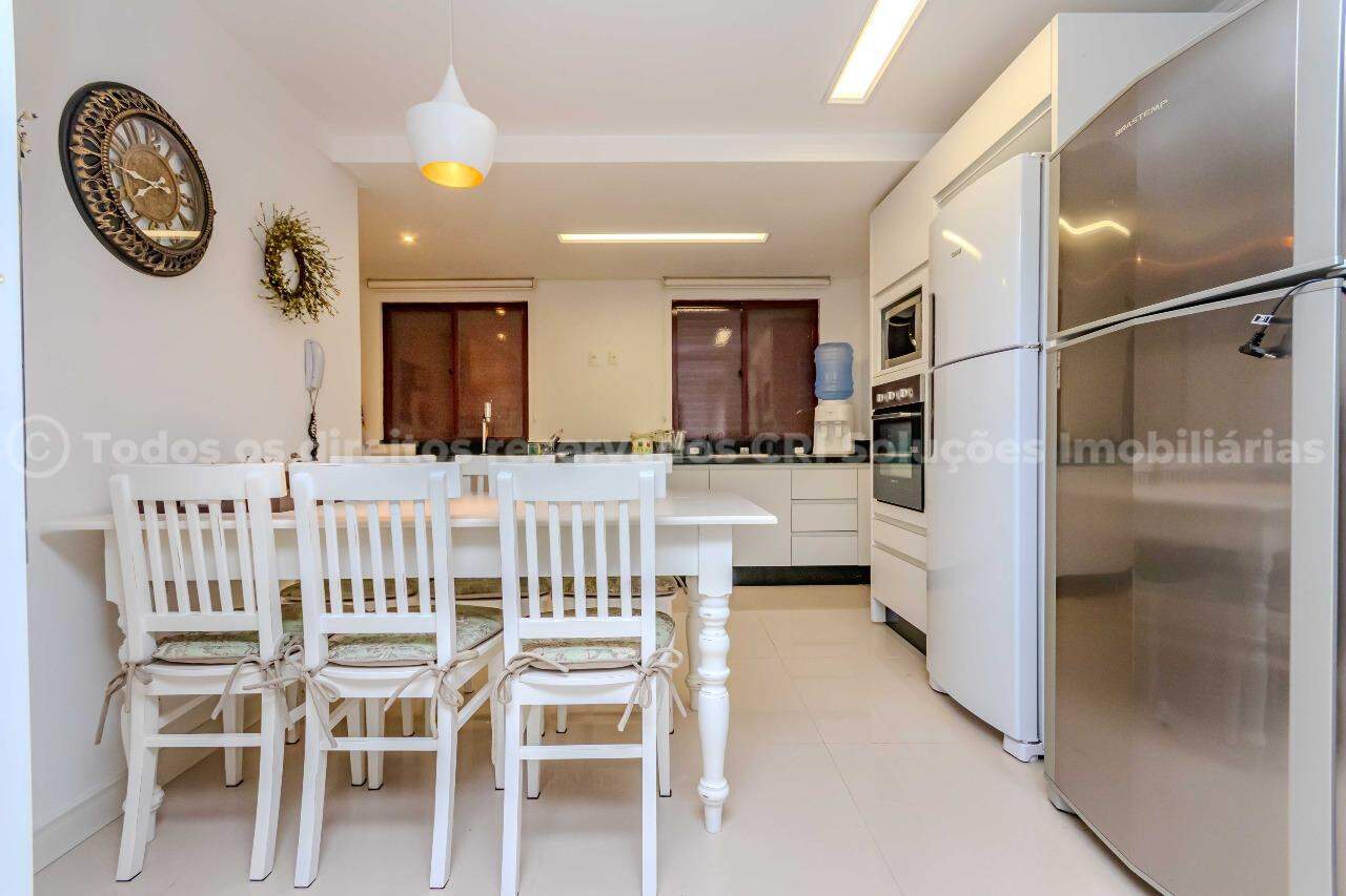 Foto do imóvel Apartamento frente-mar à venda com 3 suítes e 2 vagas de garagem no Edifício Porta do Sol , na Avenida Atlântica, no Centro de Balneário Camboriú