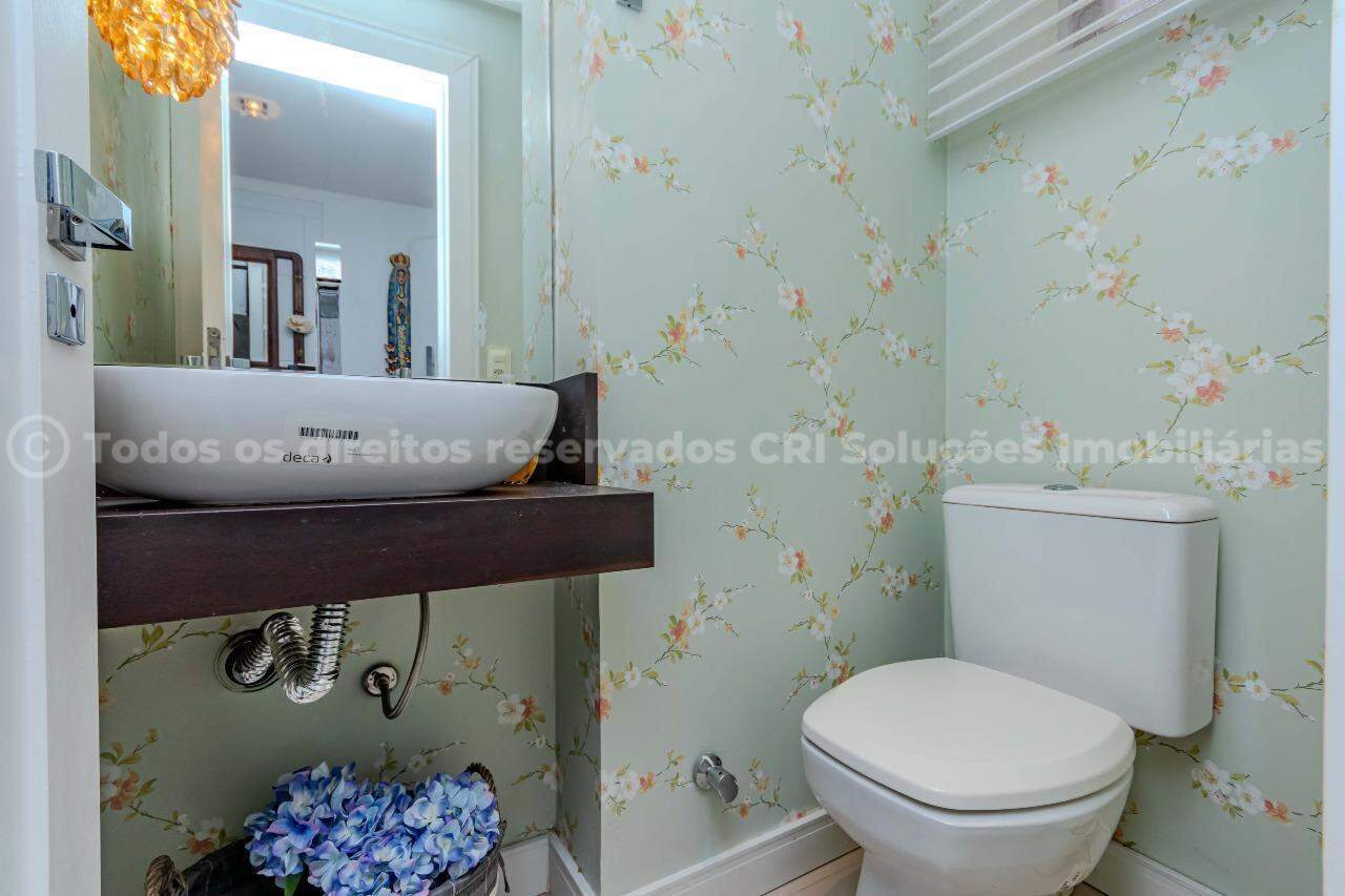 Foto do imóvel Apartamento frente-mar à venda com 3 suítes e 2 vagas de garagem no Edifício Porta do Sol , na Avenida Atlântica, no Centro de Balneário Camboriú