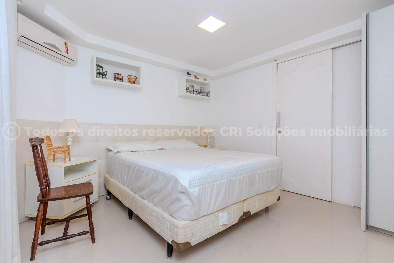 Foto do imóvel Apartamento frente-mar à venda com 3 suítes e 2 vagas de garagem no Edifício Porta do Sol , na Avenida Atlântica, no Centro de Balneário Camboriú