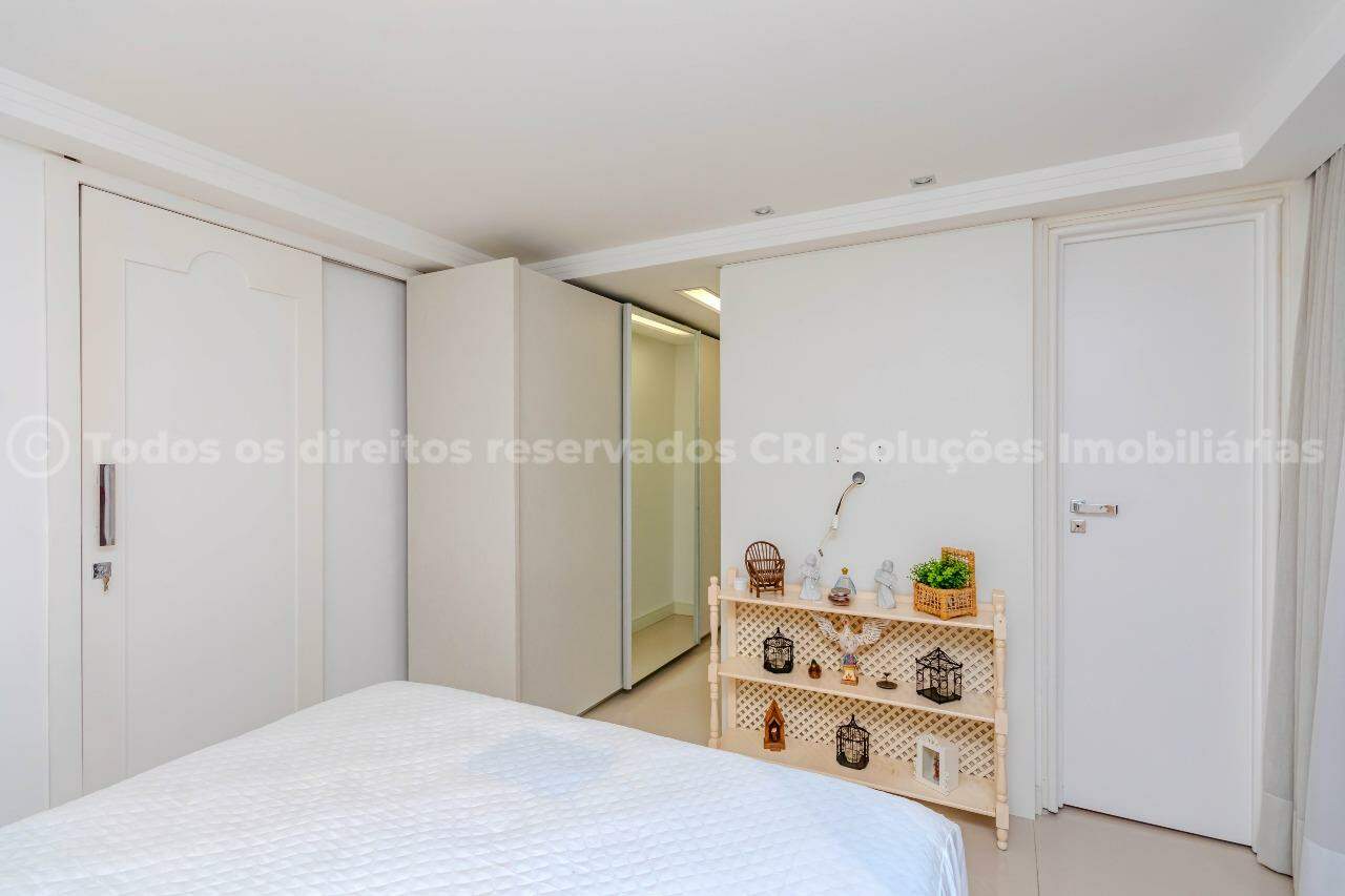 Foto do imóvel Apartamento frente-mar à venda com 3 suítes e 2 vagas de garagem no Edifício Porta do Sol , na Avenida Atlântica, no Centro de Balneário Camboriú