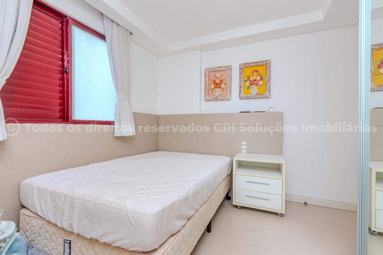 Foto do imóvel Apartamento frente-mar à venda com 3 suítes e 2 vagas de garagem no Edifício Porta do Sol , na Avenida Atlântica, no Centro de Balneário Camboriú
