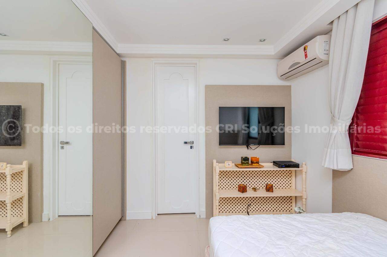Foto do imóvel Apartamento frente-mar à venda com 3 suítes e 2 vagas de garagem no Edifício Porta do Sol , na Avenida Atlântica, no Centro de Balneário Camboriú