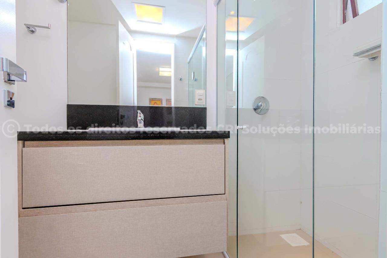Foto do imóvel Apartamento frente-mar à venda com 3 suítes e 2 vagas de garagem no Edifício Porta do Sol , na Avenida Atlântica, no Centro de Balneário Camboriú
