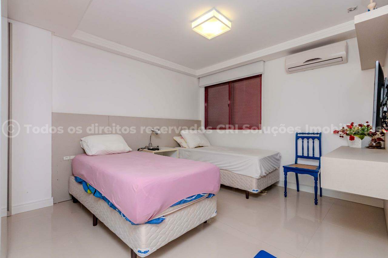 Foto do imóvel Apartamento frente-mar à venda com 3 suítes e 2 vagas de garagem no Edifício Porta do Sol , na Avenida Atlântica, no Centro de Balneário Camboriú