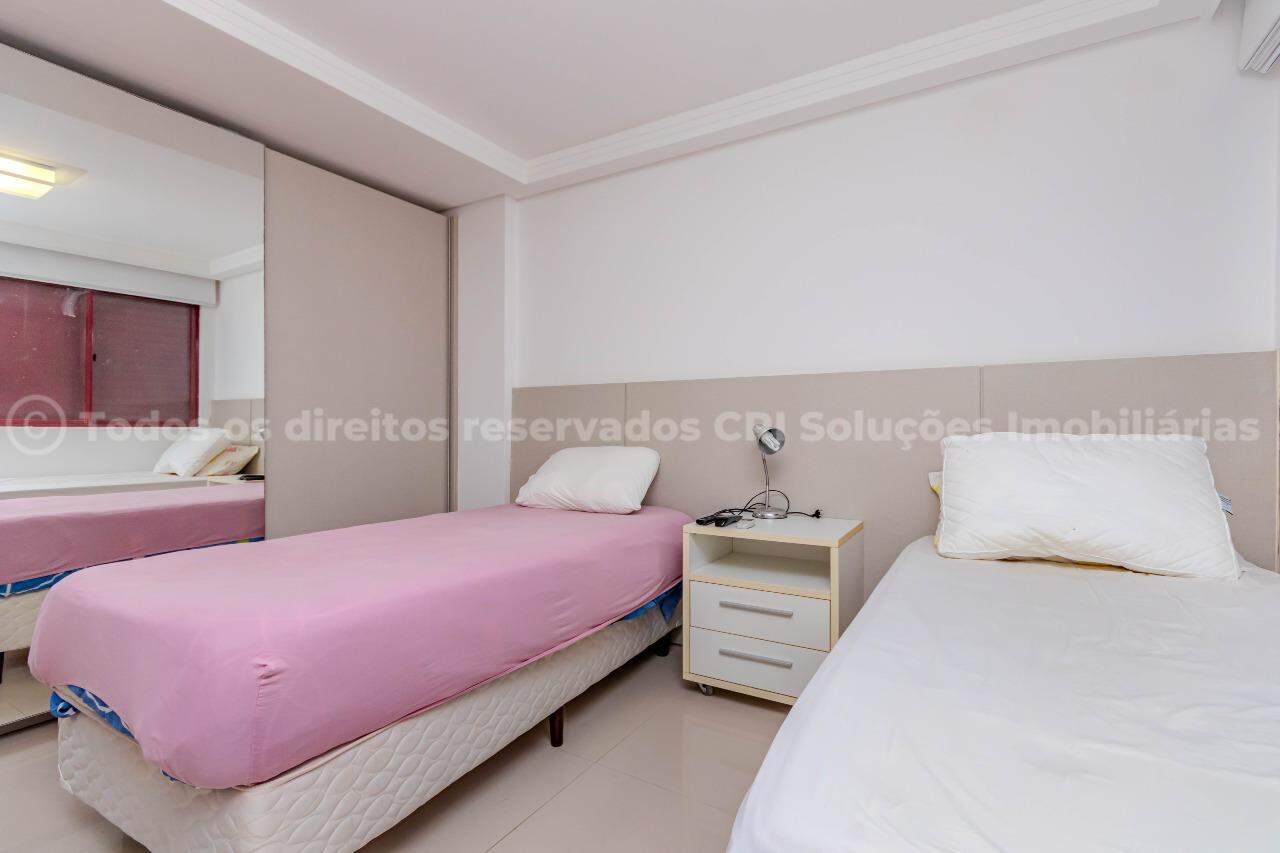 Foto do imóvel Apartamento frente-mar à venda com 3 suítes e 2 vagas de garagem no Edifício Porta do Sol , na Avenida Atlântica, no Centro de Balneário Camboriú