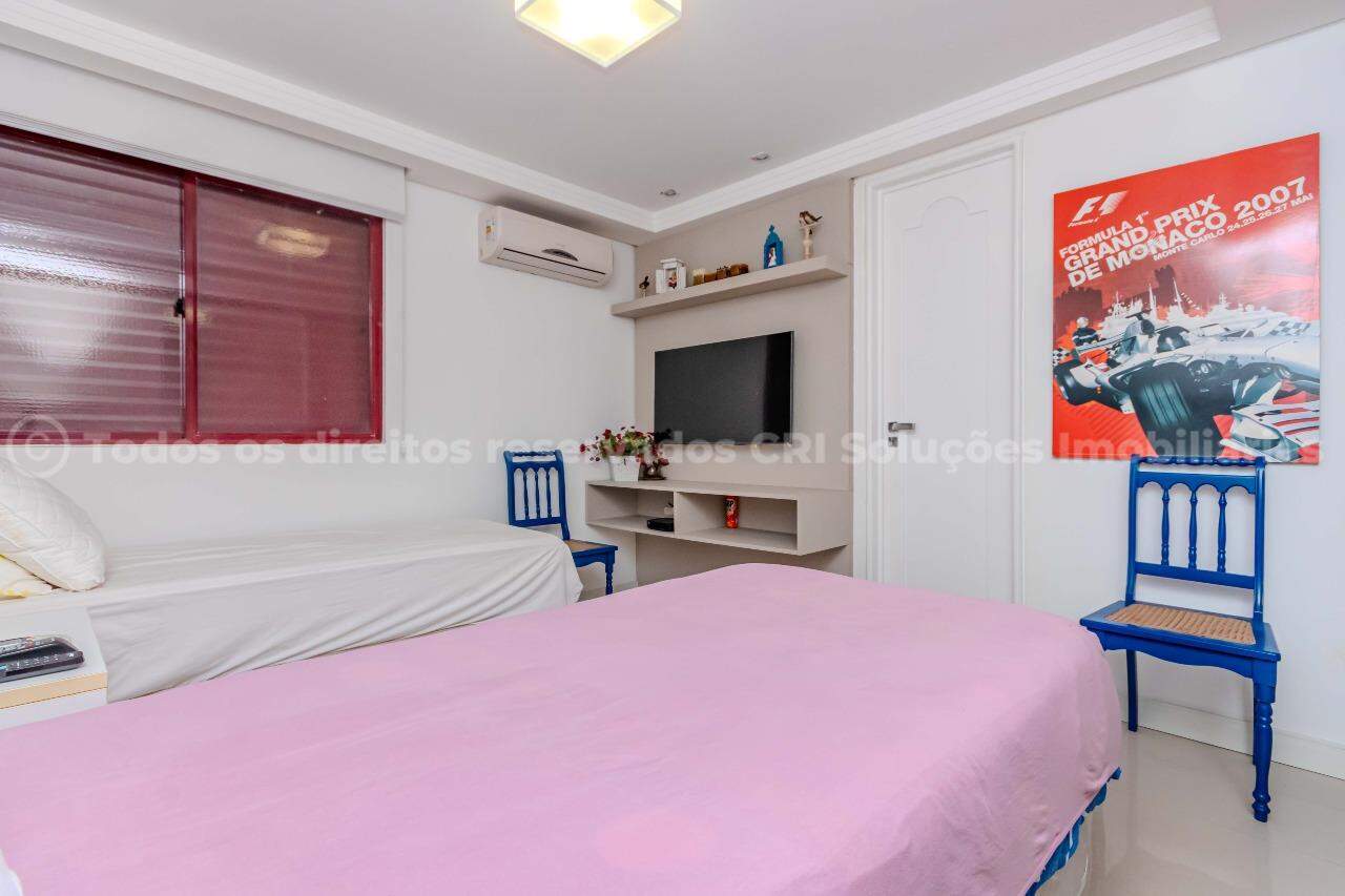 Foto do imóvel Apartamento frente-mar à venda com 3 suítes e 2 vagas de garagem no Edifício Porta do Sol , na Avenida Atlântica, no Centro de Balneário Camboriú
