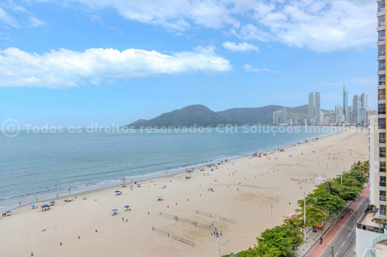 Foto do imóvel Apartamento frente-mar à venda com 3 suítes e 2 vagas de garagem no Edifício Porta do Sol , na Avenida Atlântica, no Centro de Balneário Camboriú