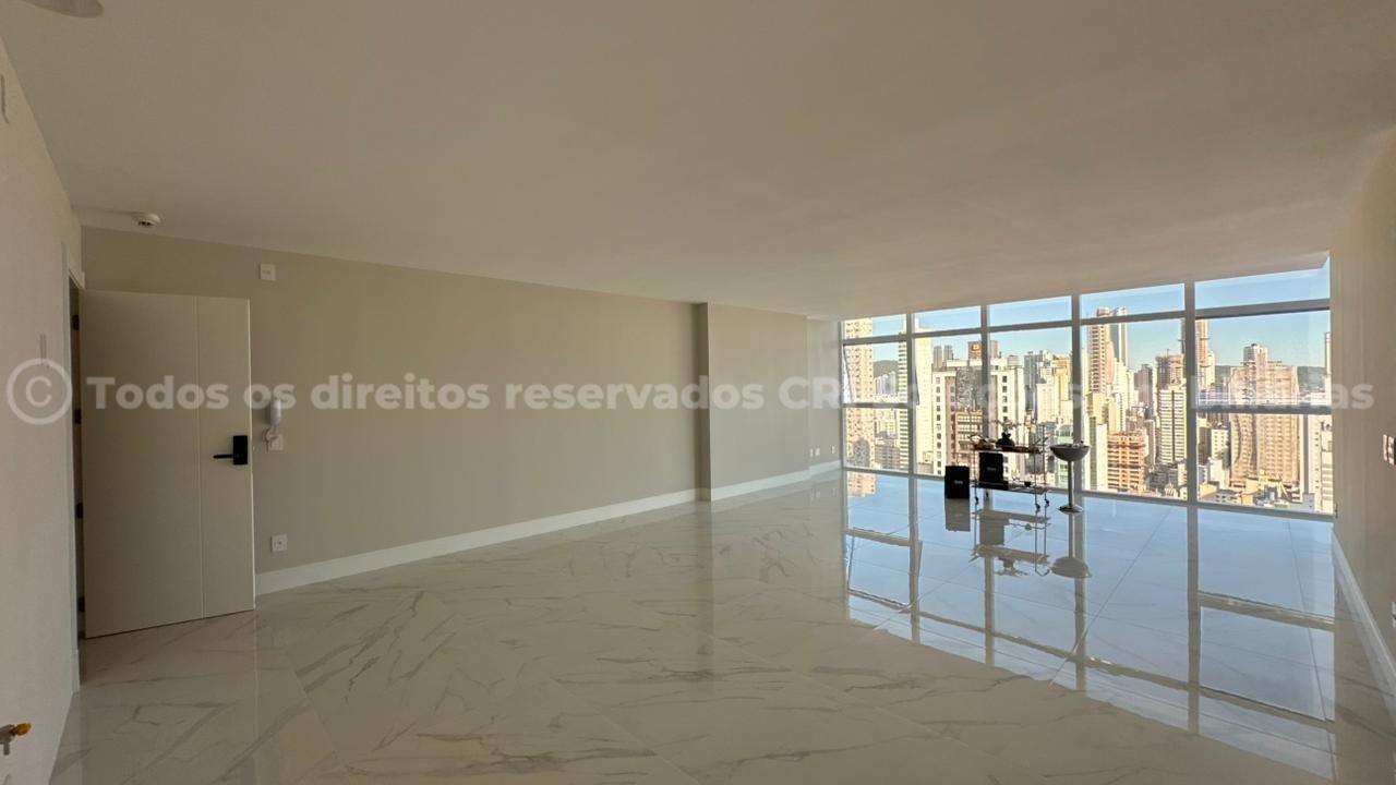 Foto do imóvel Amplo apartamento à venda com 3 suítes, 3 vagas de garagem e área de lazer completa no Horizon Residence, no centro de Balneário Camboriú