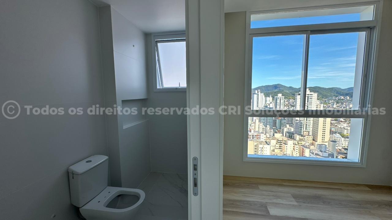Foto do imóvel Amplo apartamento à venda com 3 suítes, 3 vagas de garagem e área de lazer completa no Horizon Residence, no centro de Balneário Camboriú