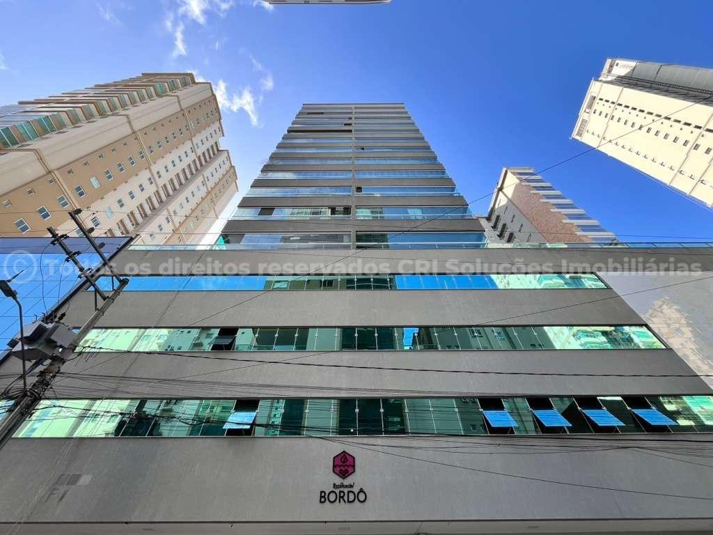 Apartamento 3 dormitórios no Residencial Bordô em Meia Praia Itapema