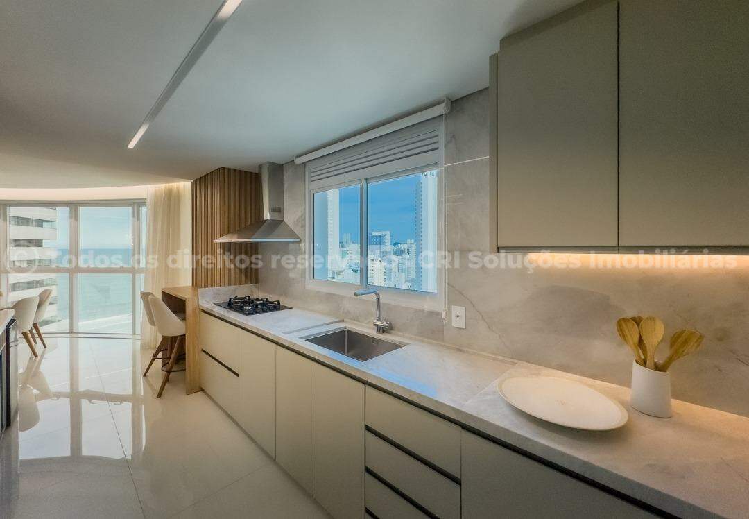 Foto do imóvel Apartamento à venda com 4 suítes no Olympo Tower no centro de Balneário Camboriú | Vida na praia